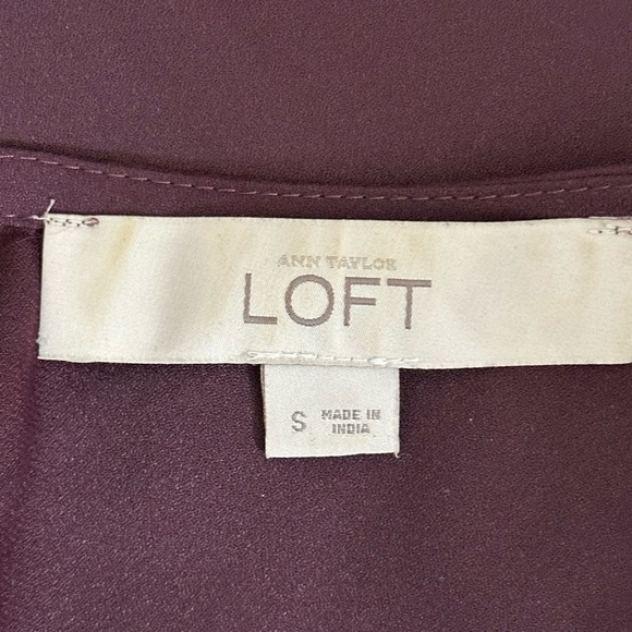Loft sz sm top silky feel sleeveless, Front is a raspberry and remainder is brn - Picture 10 of 10